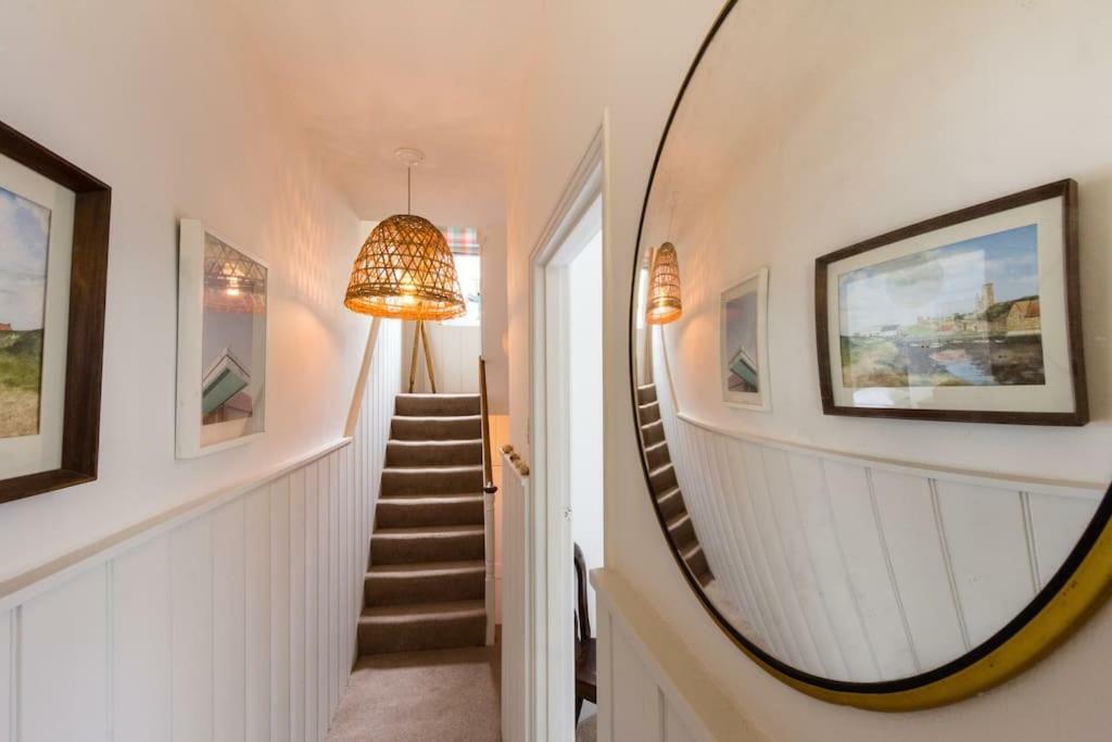 Picturesque Seaside Cottage Next To Viking Bay - 布罗德斯泰 外观 照片