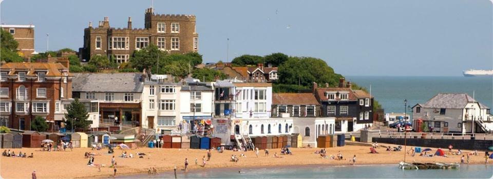 Picturesque Seaside Cottage Next To Viking Bay - 布罗德斯泰 外观 照片