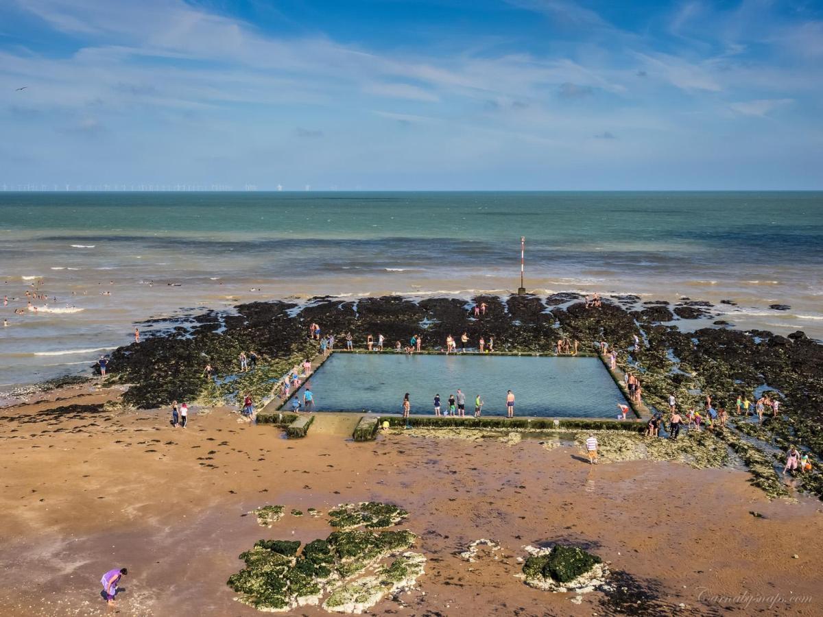 Picturesque Seaside Cottage Next To Viking Bay - 布罗德斯泰 外观 照片