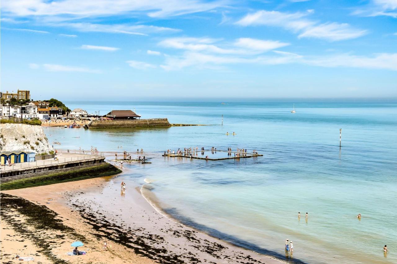 Picturesque Seaside Cottage Next To Viking Bay - 布罗德斯泰 外观 照片
